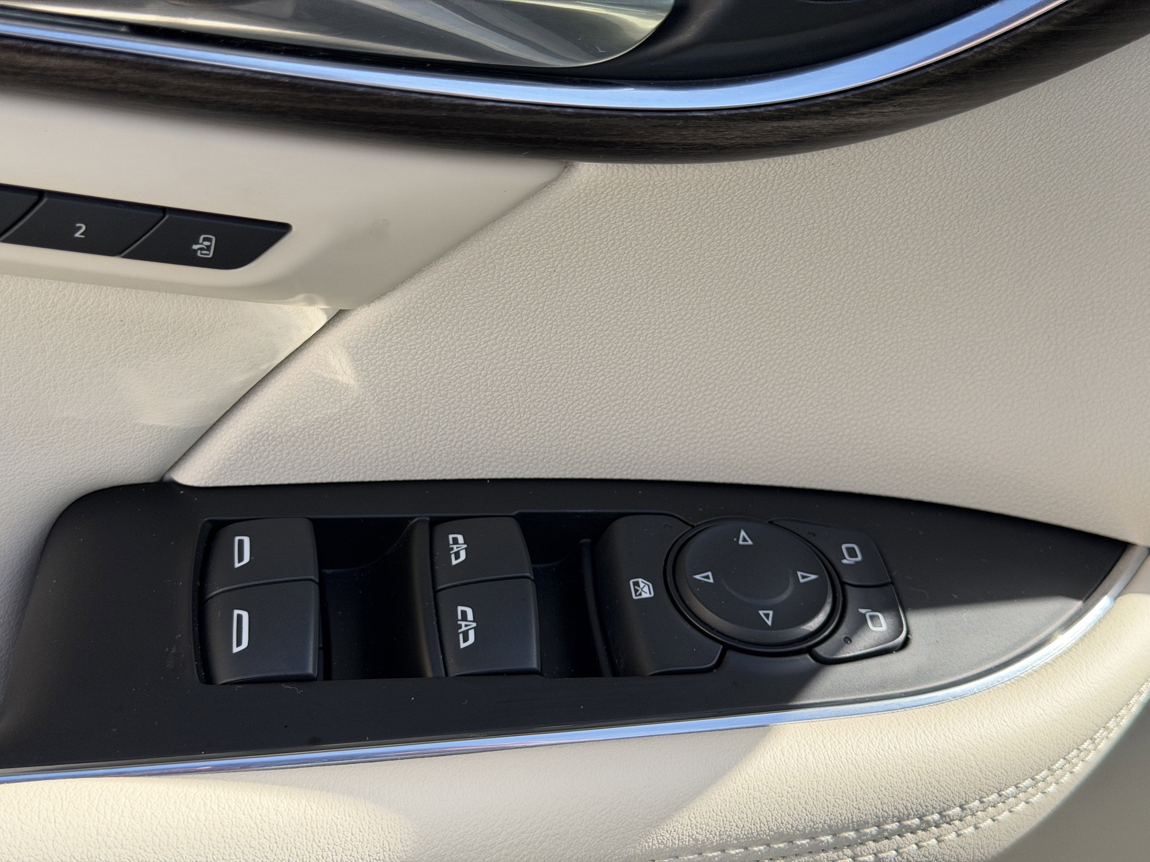 Used 2023 Buick Envision Avenir image 16