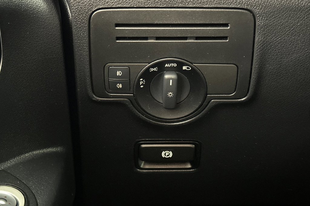 Used 2021 Mercedes-Benz Metris Passenger image 31