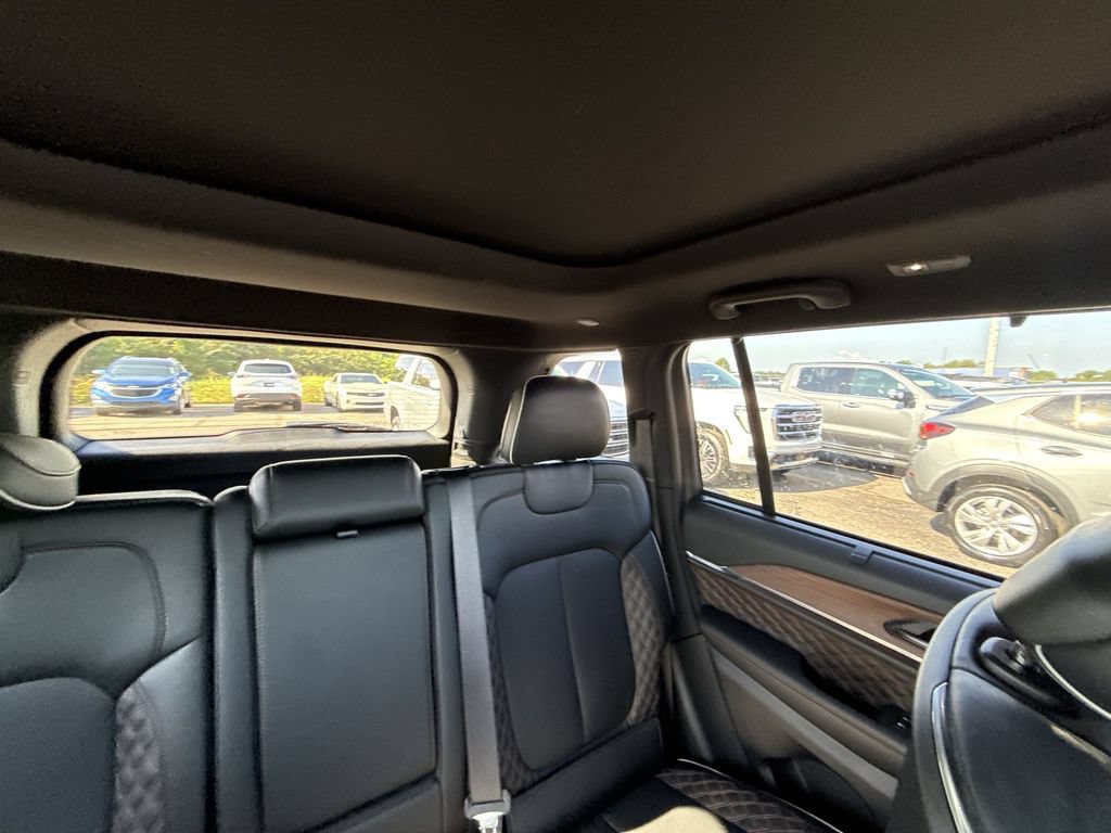 Used 2025 Jeep Grand Cherokee Summit w/ Obsidian Package AWD/4WD image 12