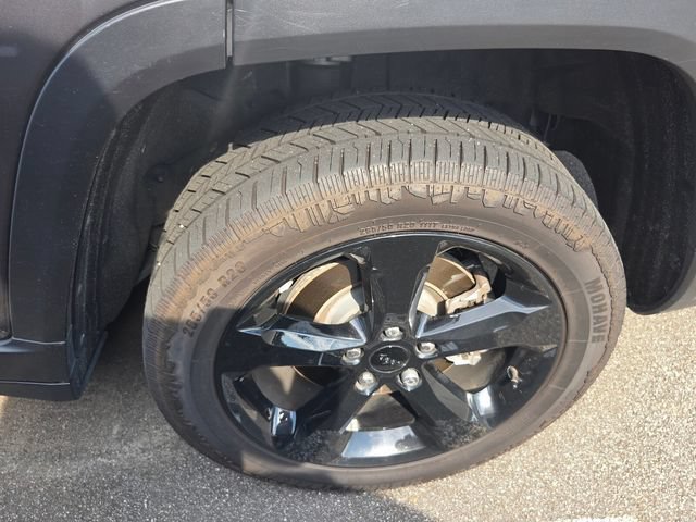 Used 2023 Jeep Grand Cherokee L Laredo RWD image 6