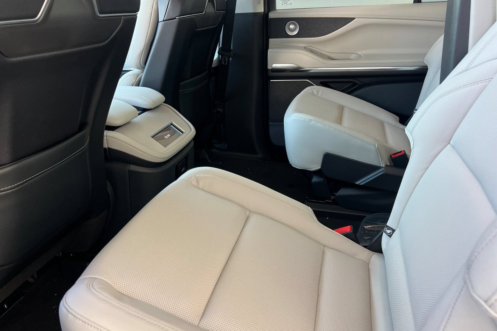 New 2026 Lincoln Navigator L Reserve AWD/4WD image 9