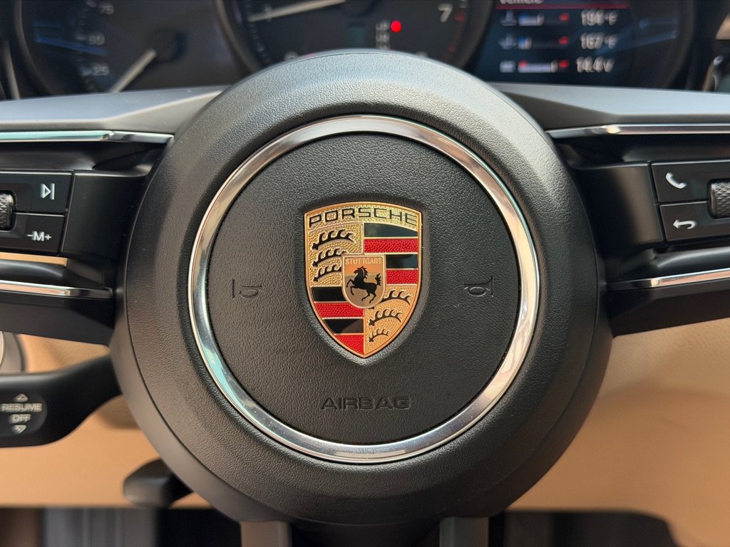 Used 2023 Porsche Macan AWD/4WD image 34