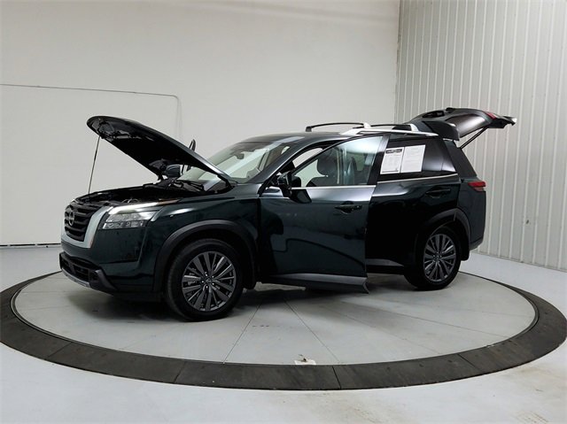 Used 2025 Nissan Pathfinder SL w/ SL Premium Package image 11