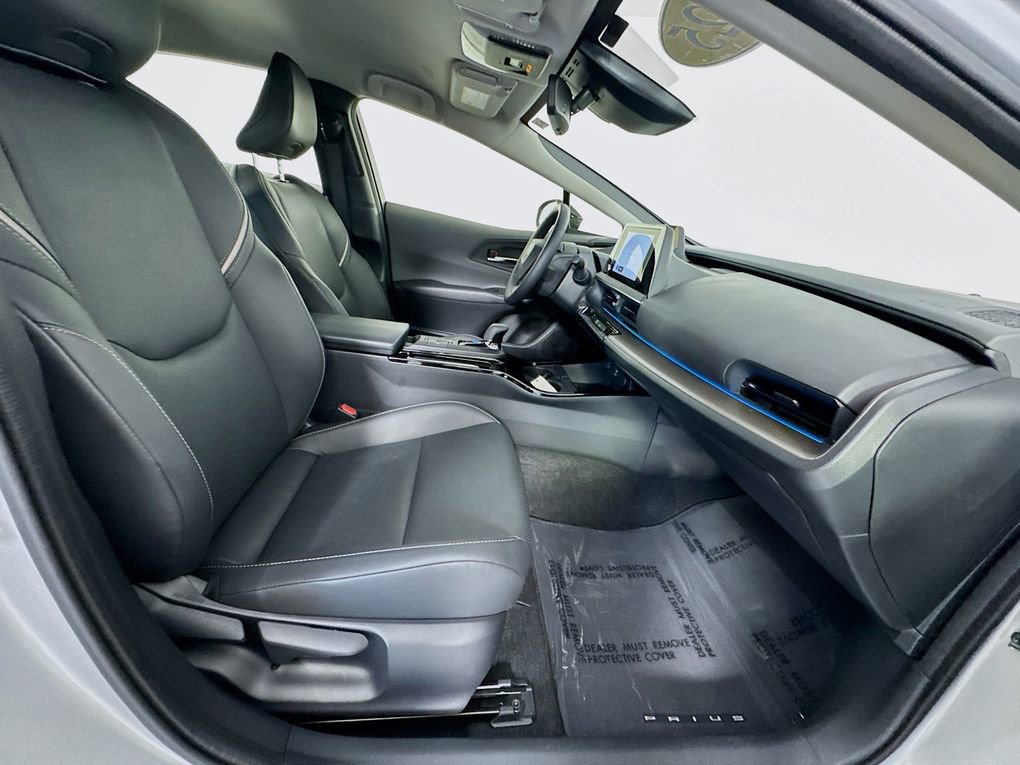 Used 2025 Toyota Prius XLE FWD image 30