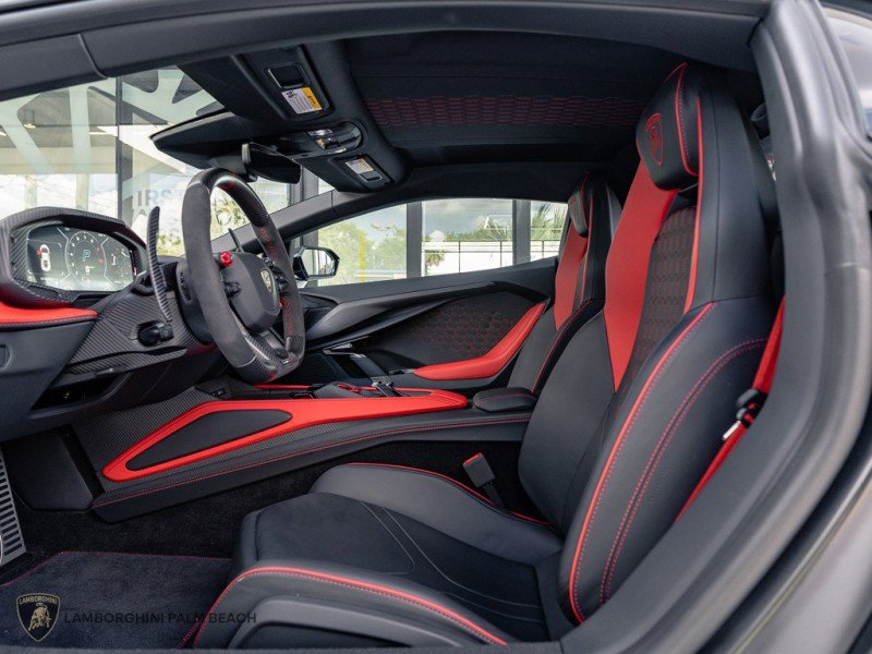 Used 2025 Lamborghini Revuelto image 23