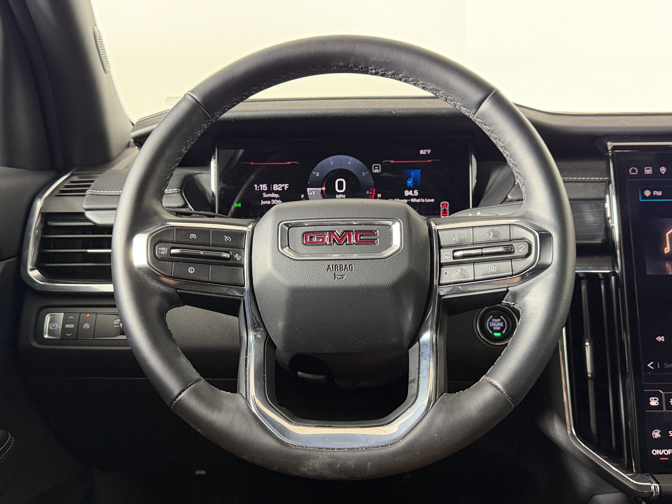 Used 2025 GMC Acadia Elevation w/ Elevation Premium Package FWD image 9