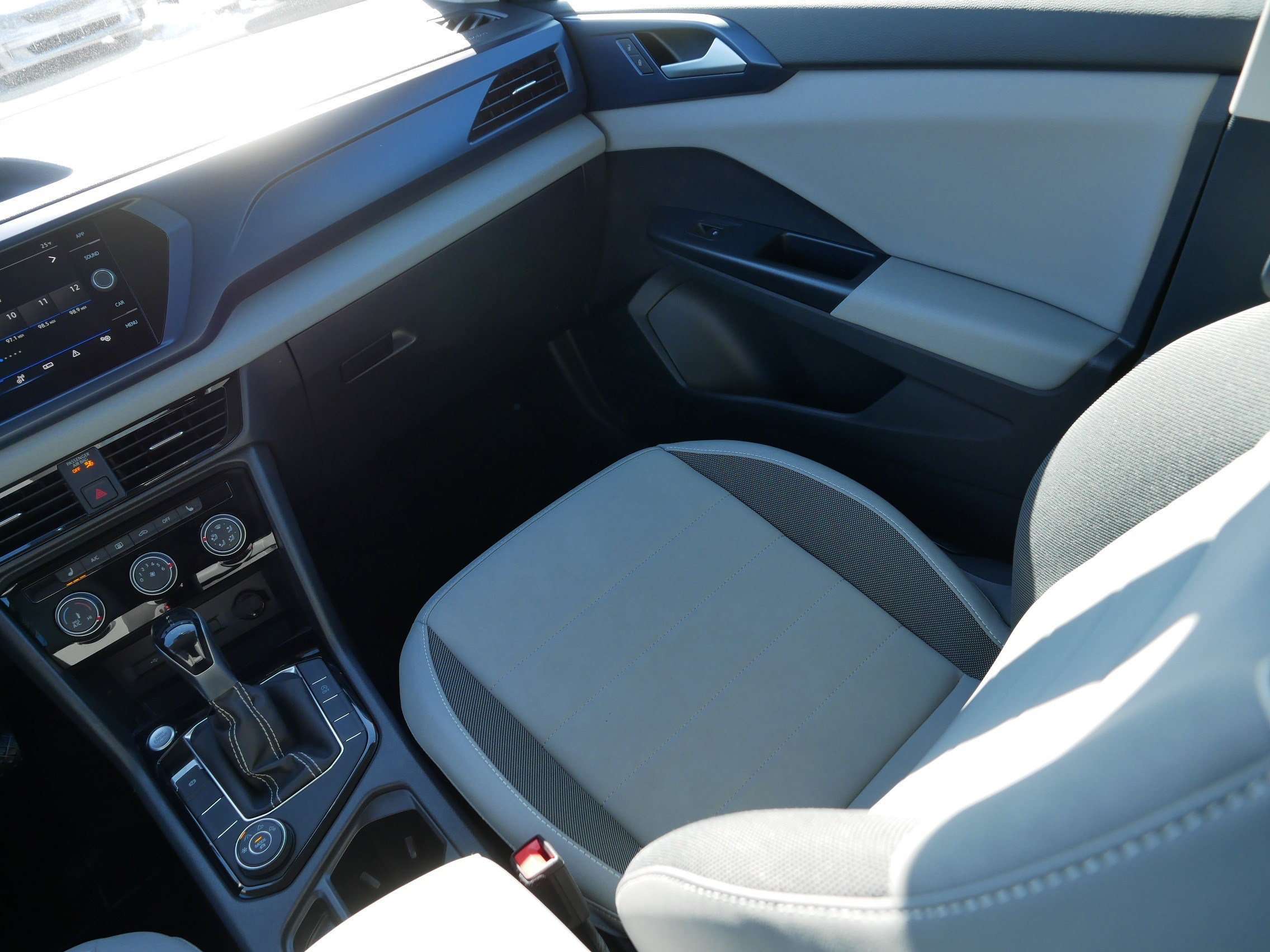 Used 2023 Volkswagen Taos SE image 11