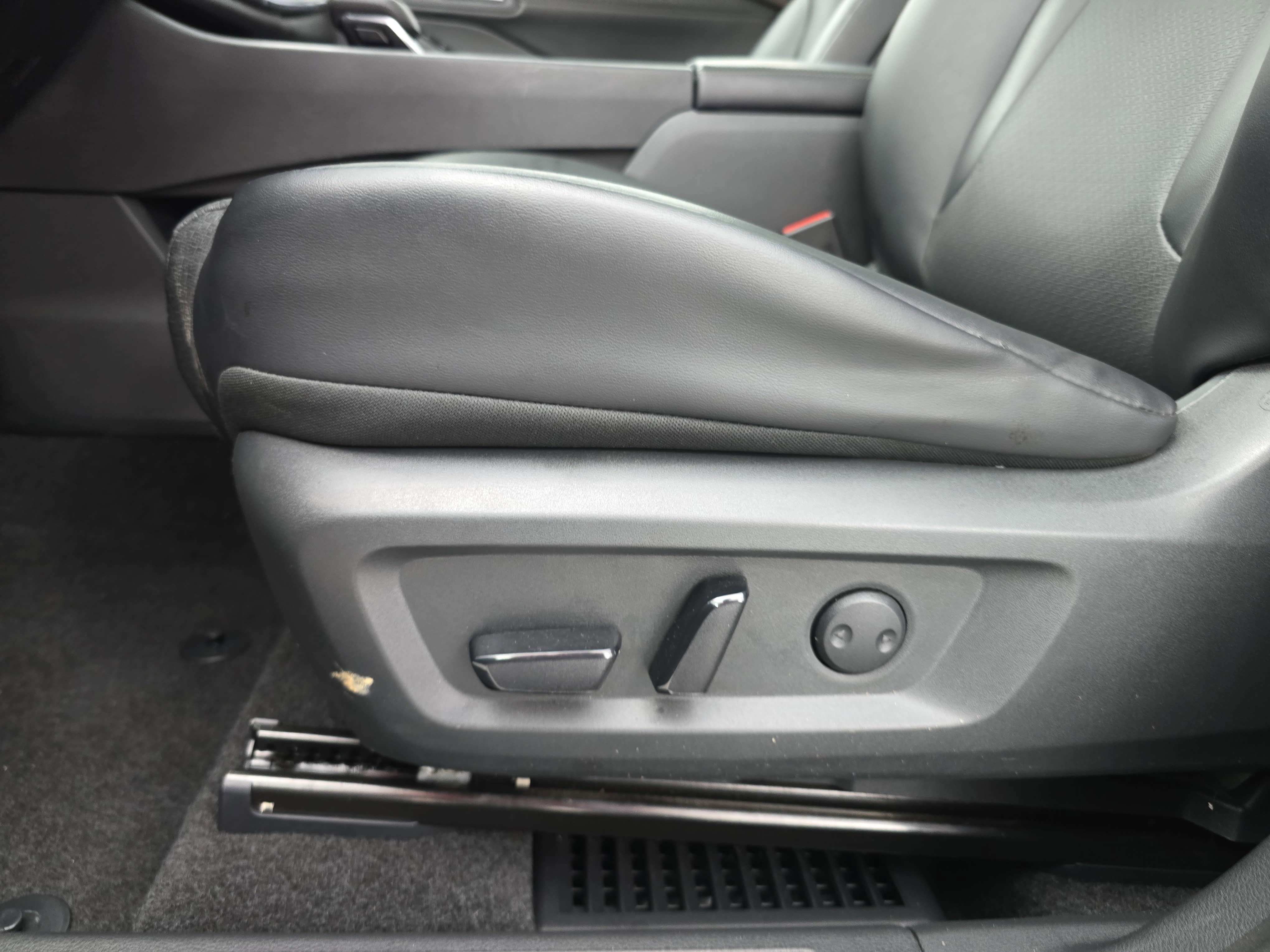 Certified 2023 Nissan Rogue SV w/ SV Premium B Package FWD image 28