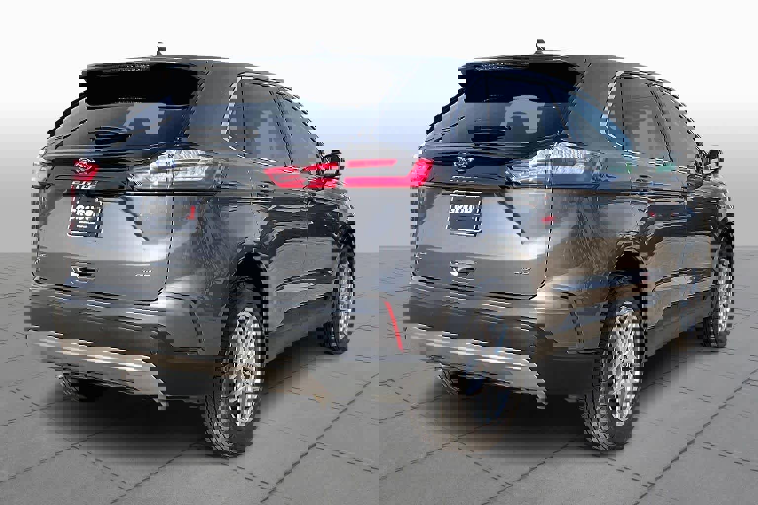 Used 2024 Ford Edge SEL image 12