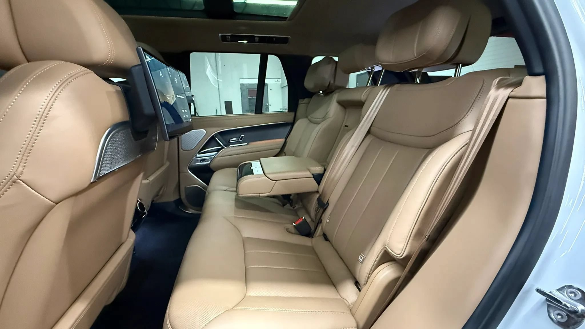 Used 2024 Land Rover Range Rover Autobiography AWD/4WD image 9