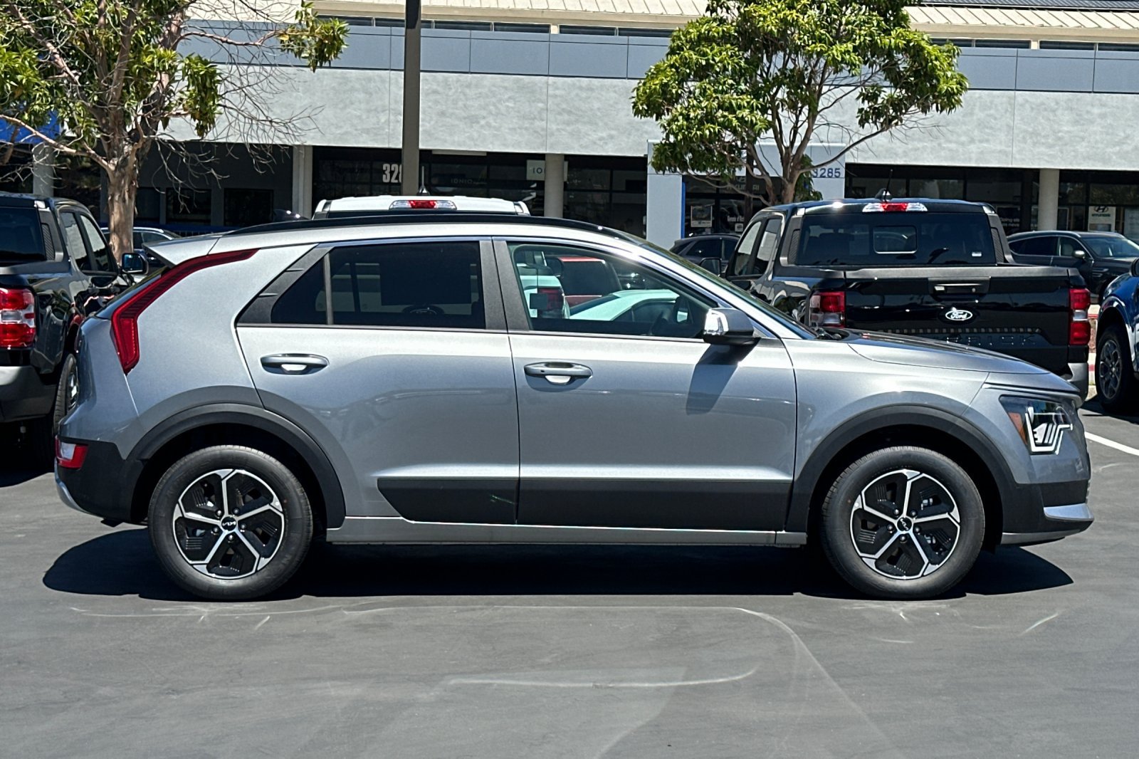 New 2026 Kia Niro EX FWD image 3