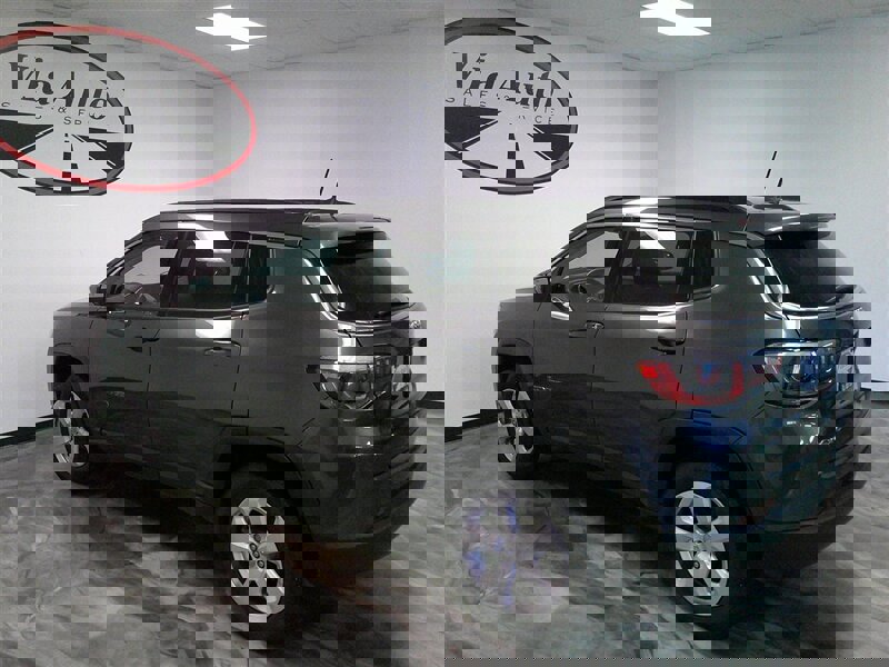 Used 2019 Jeep Compass Latitude image 12