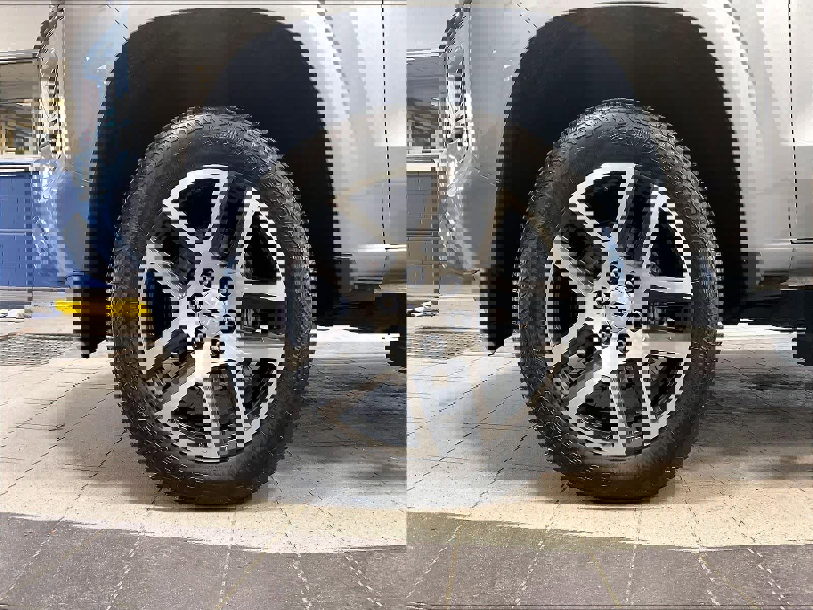 Used 2024 Chevrolet Colorado Z71 w/ Z71 Convenience Package 2 image 7