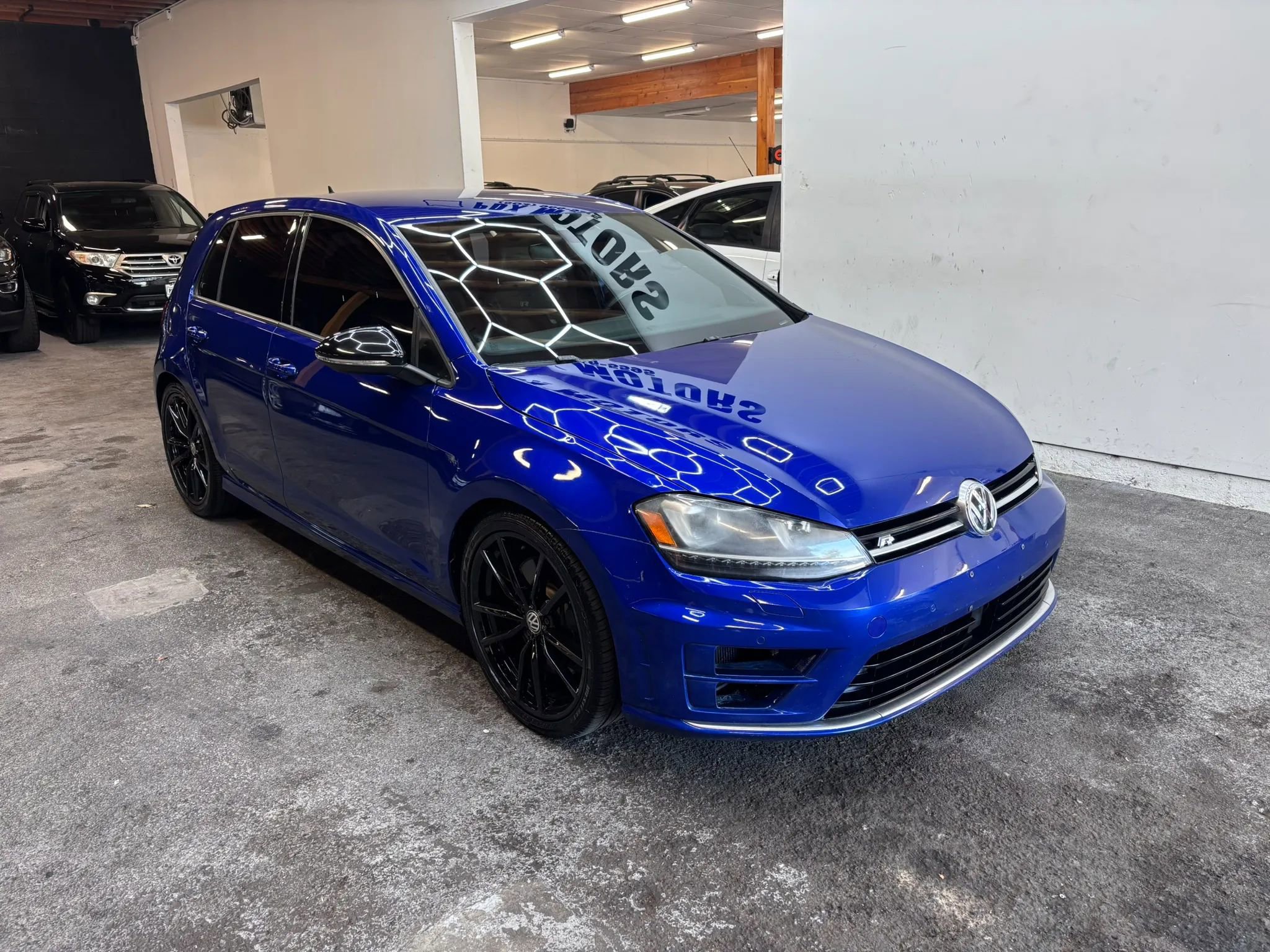 Used 2017 Volkswagen Golf 4-Door AWD/4WD image 2