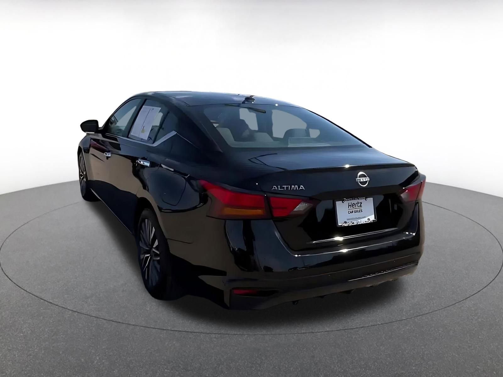 Used 2025 Nissan Altima 2.5 SV FWD image 11
