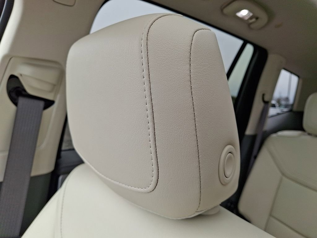 Used 2023 Cadillac XT6 Premium Luxury w/ Technology Package AWD/4WD image 18