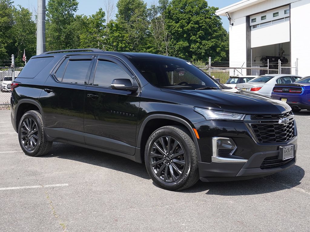 Used 2023 Chevrolet Traverse RS w/ LPO, Floor Liner Package AWD/4WD image 2