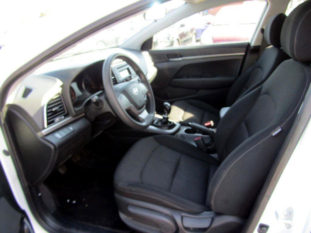 Used 2018 Hyundai Elantra SE image 23