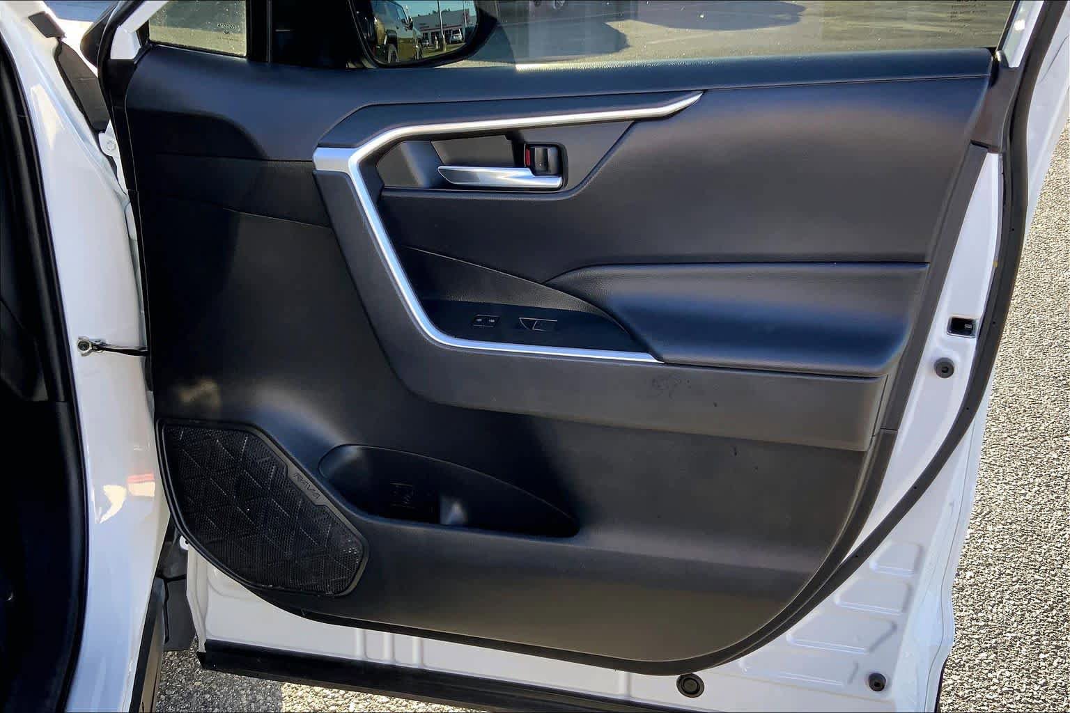 Used 2022 Toyota RAV4 XLE w/ Convenience Package FWD image 22