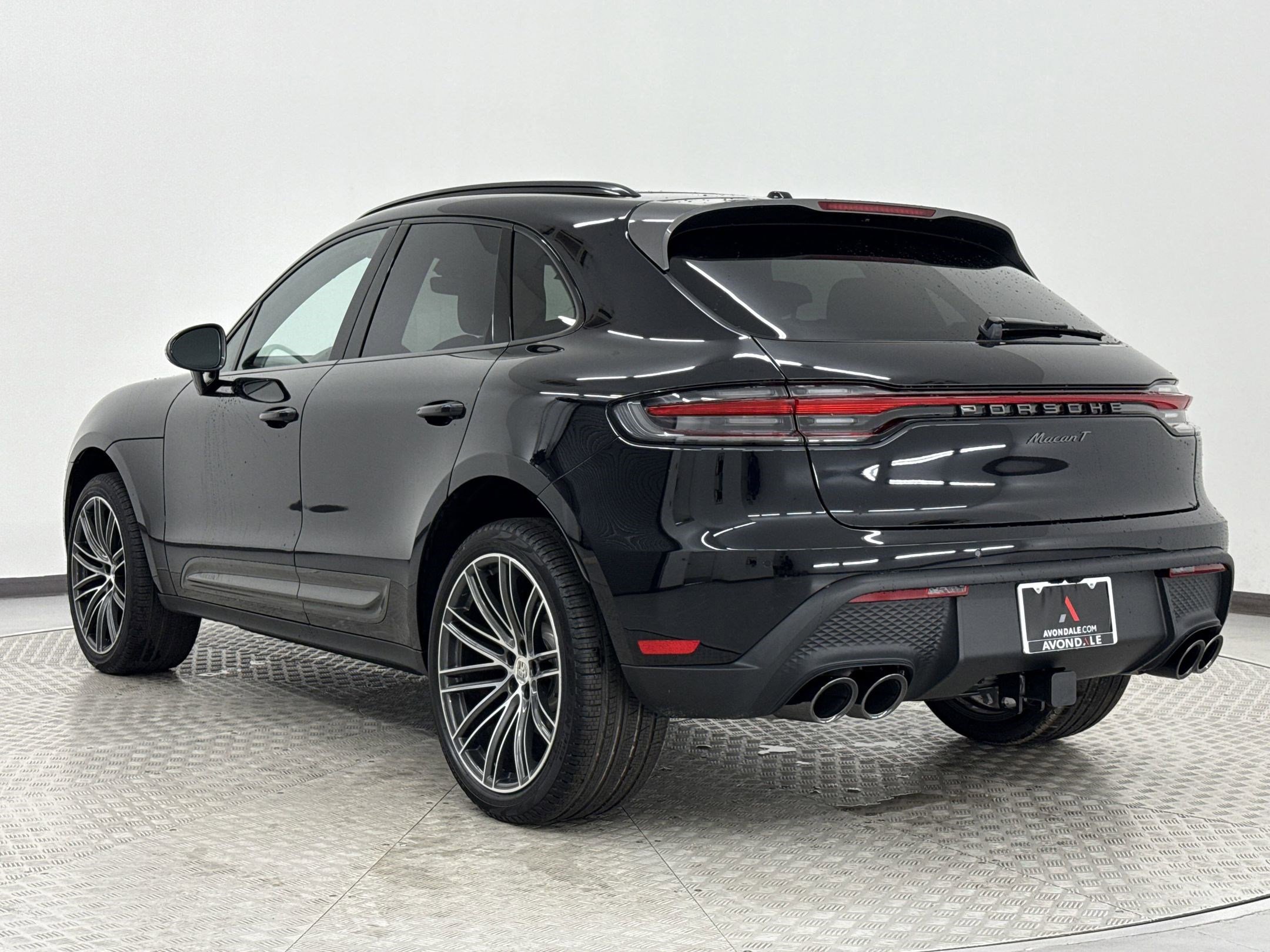 Used 2025 Porsche Macan Turbo image 3
