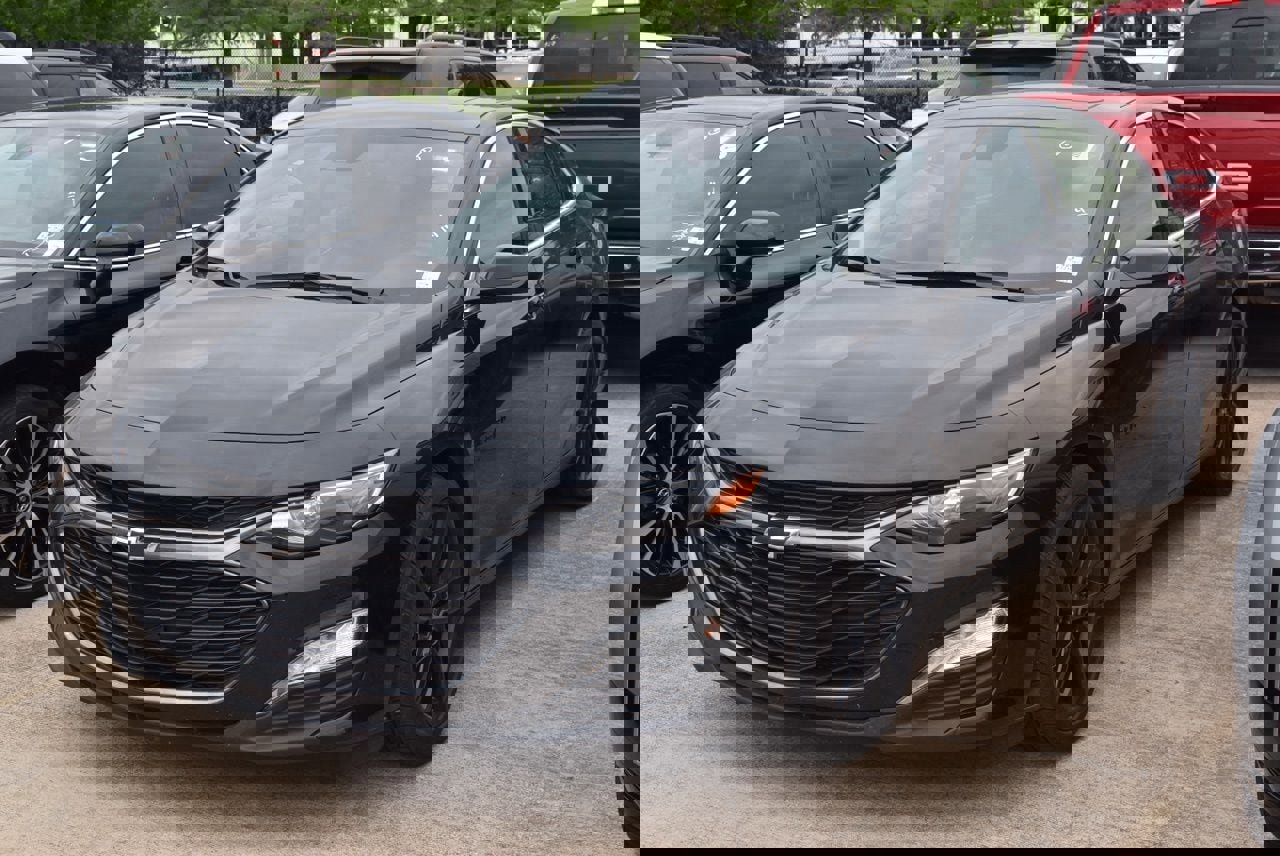 Used 2025 Chevrolet Malibu LT w/ Midnight Edition image 2