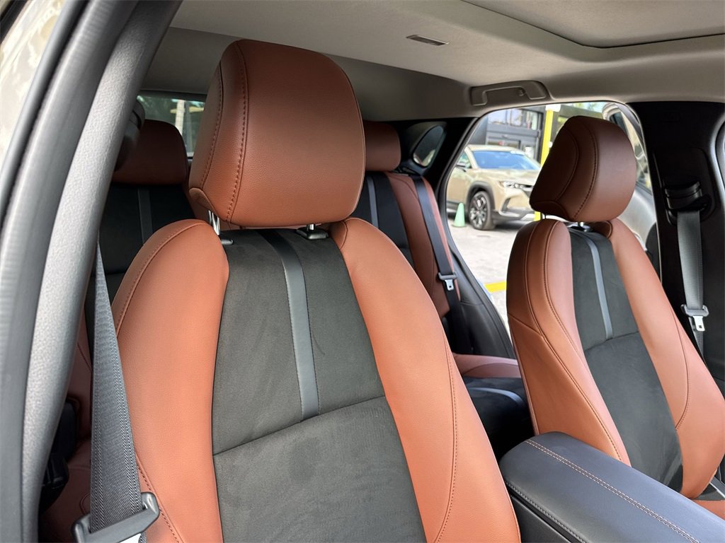 New 2024 MAZDA CX-30 Carbon image 47