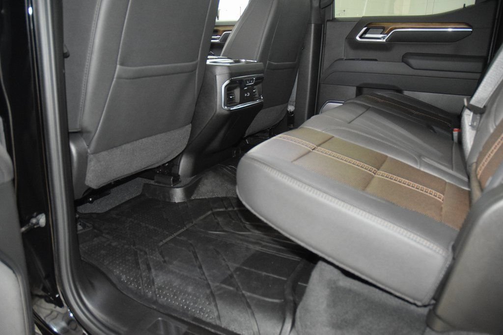 Used 2025 Chevrolet Silverado 1500 High Country w/ Midnight Edition AWD/4WD image 39