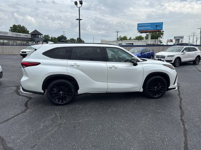 Used 2023 Toyota Highlander XSE AWD/4WD image 4