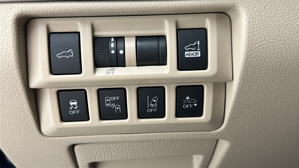 Used 2018 Subaru Outback 3.6R Limited AWD/4WD image 25