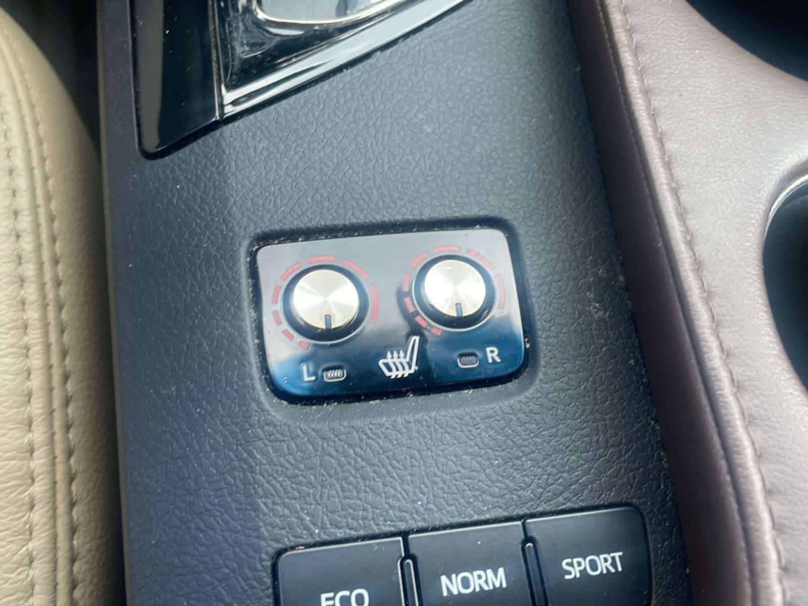 Used 2016 Toyota Avalon XLE FWD image 18