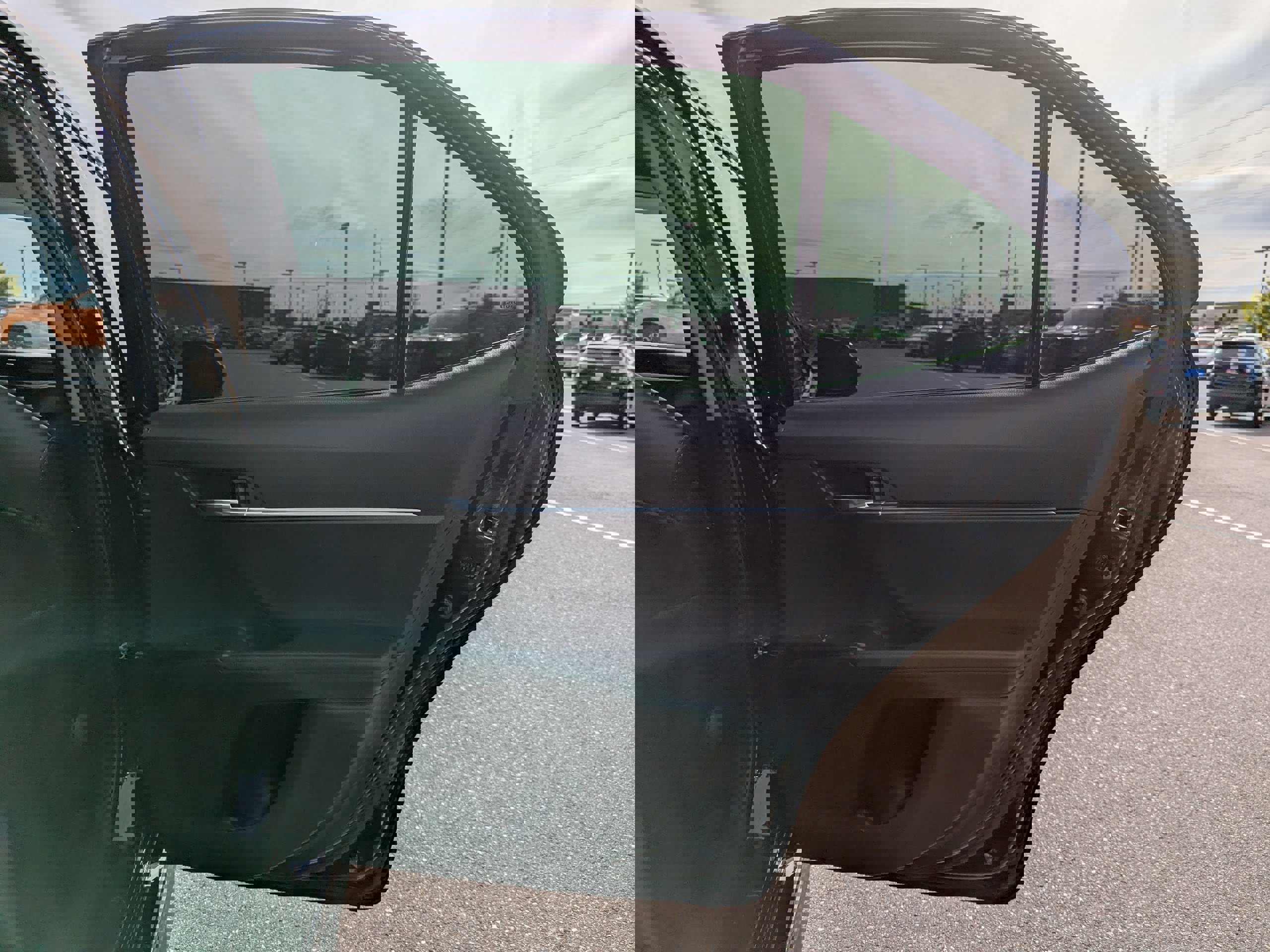 Used 2020 Toyota Camry SE w/ Cold Weather Package image 36