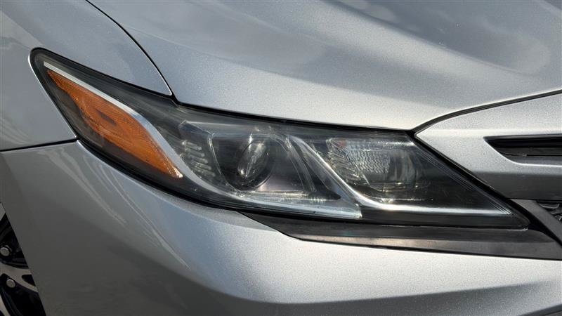 Used 2020 Toyota Camry SE w/ Convenience Package FWD image 11