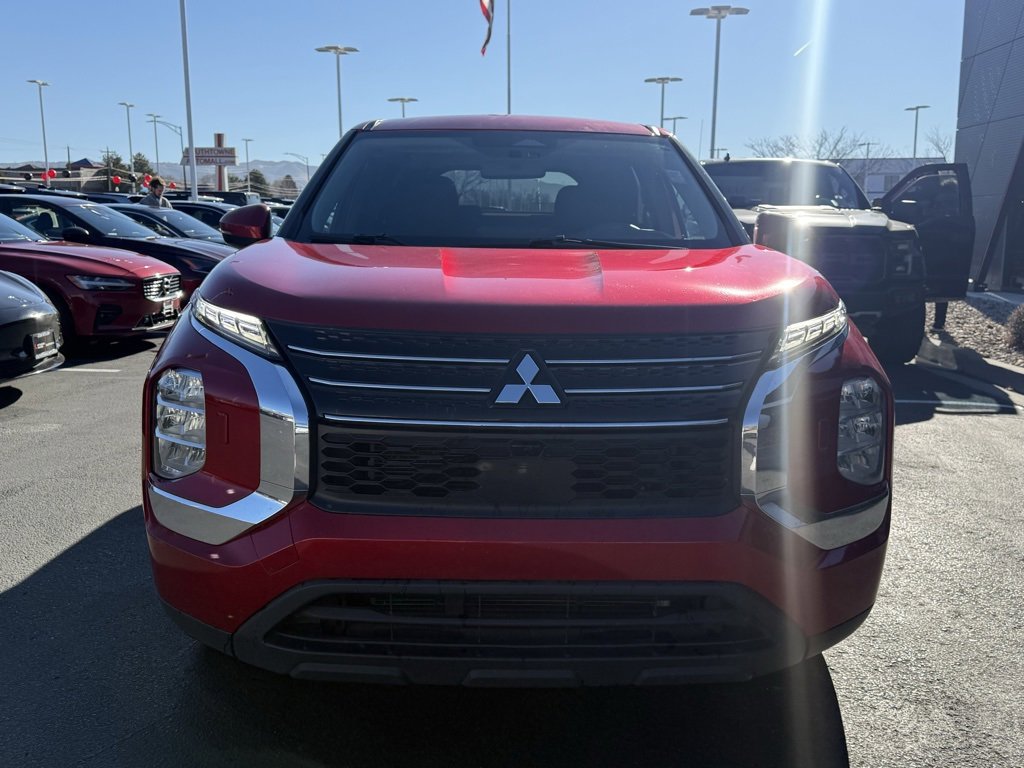 Used 2022 Mitsubishi Outlander ES image 2