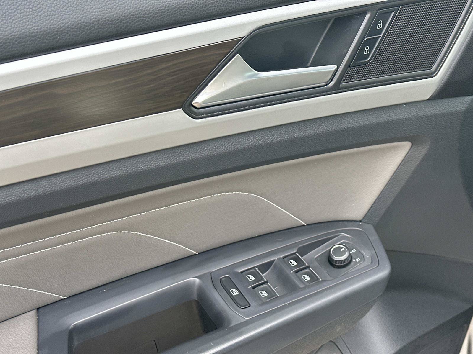 Used 2021 Volkswagen Atlas SE w/ Panoramic Sunroof Package AWD/4WD image 16