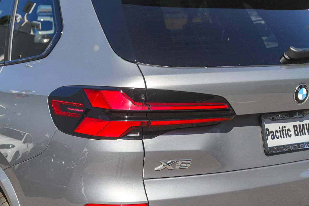 New 2026 BMW X5 sDrive40i w/ M Sport Package RWD image 7
