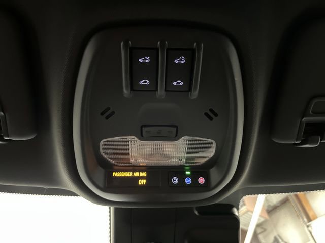 Used 2025 Chevrolet Trax RS w/ Sunroof Package image 24