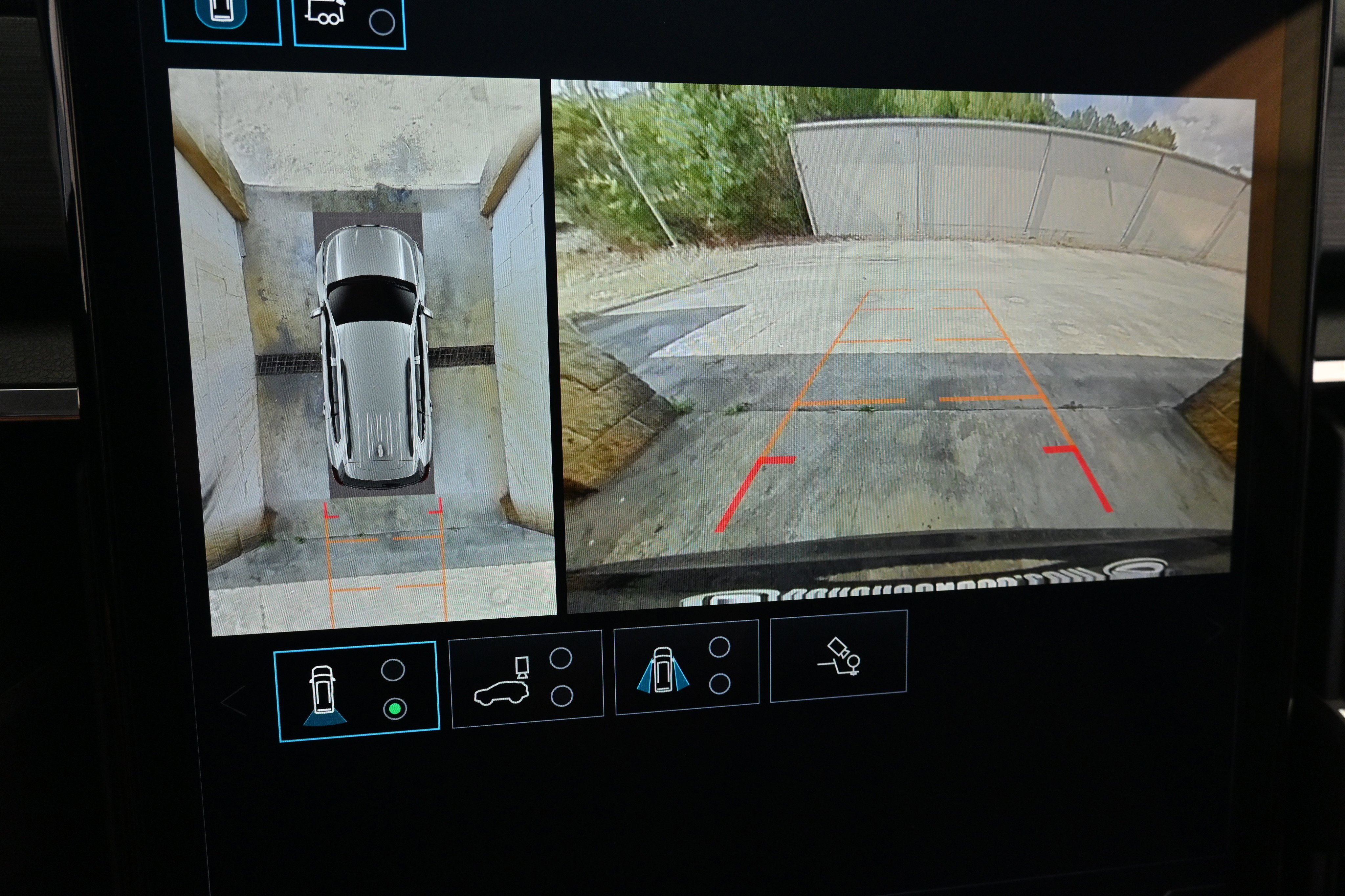 Used 2025 GMC Acadia Elevation image 28