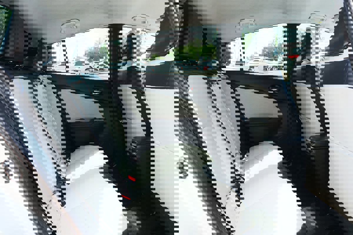 Used 2016 Toyota Prius Three Touring FWD image 27