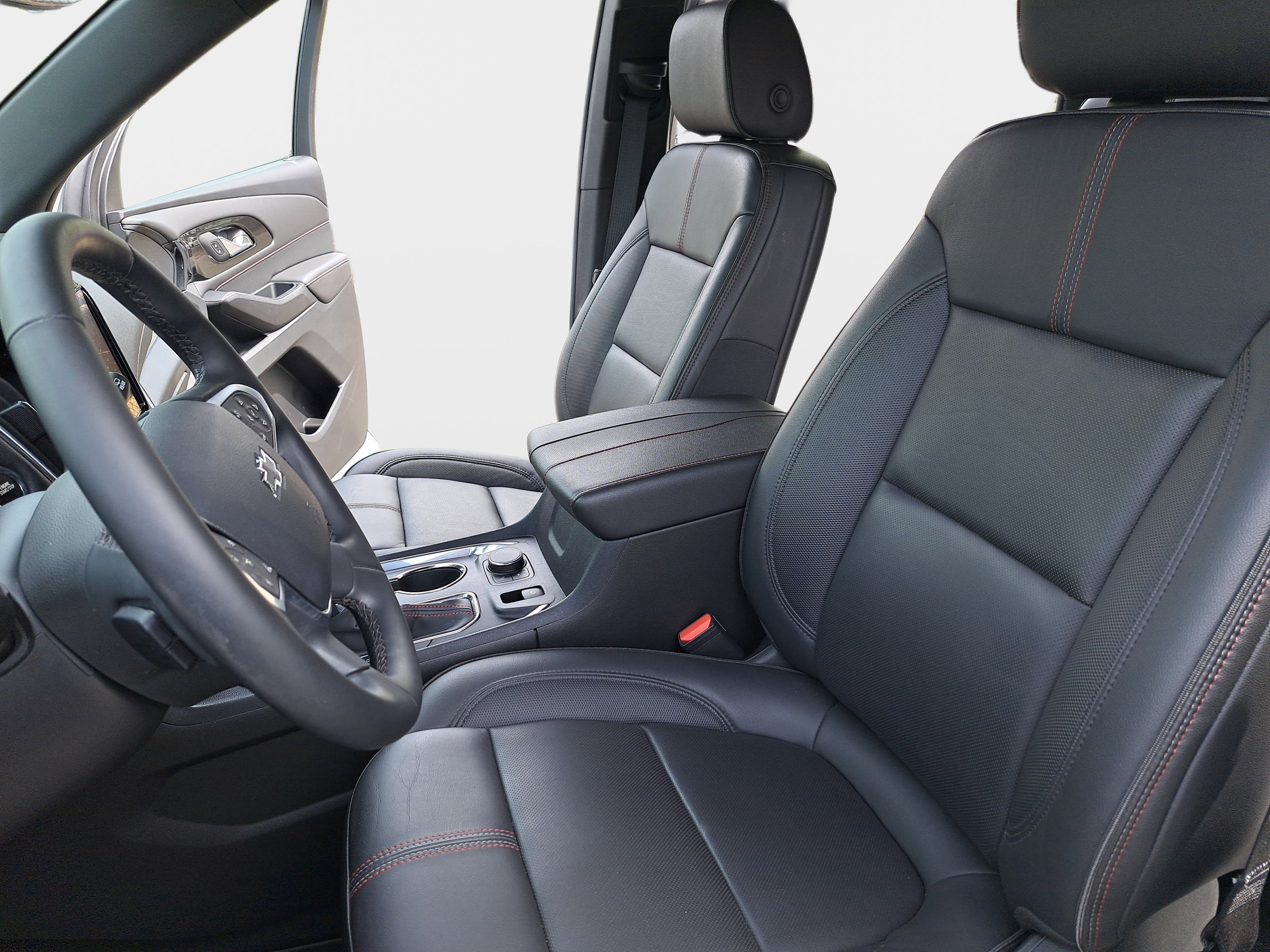 Used 2023 Chevrolet Traverse RS image 17