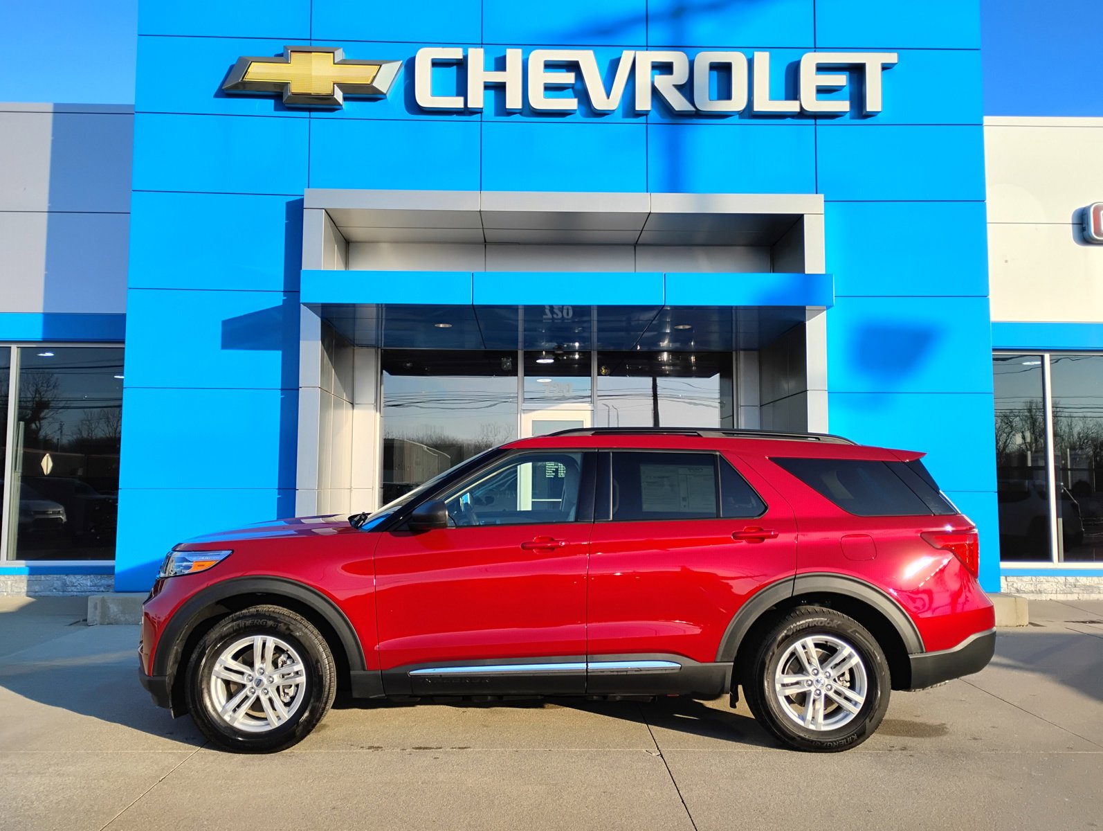 Used 2022 Ford Explorer XLT w/ Equipment Group 202A image 32