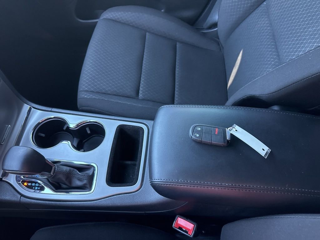 Used 2021 Jeep Grand Cherokee Laredo AWD/4WD image 23