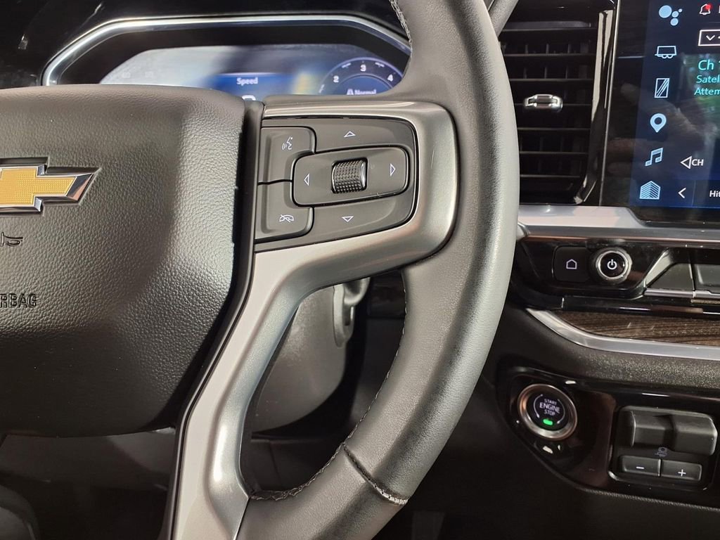 Used 2025 Chevrolet Silverado 1500 LT AWD/4WD image 16