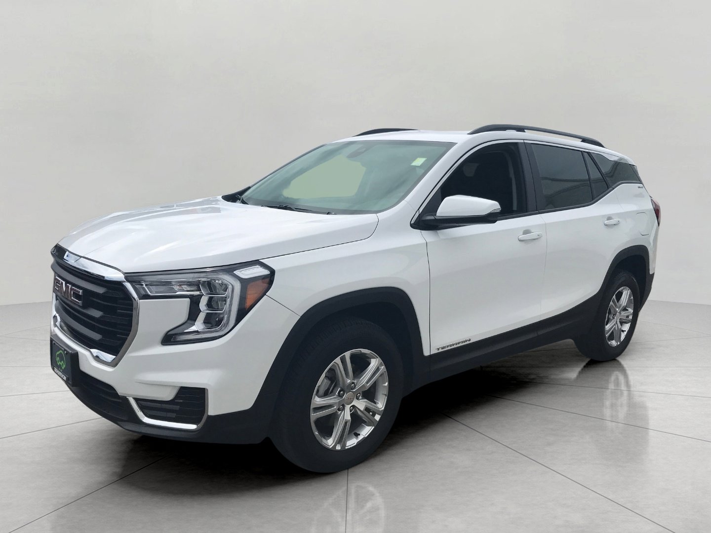 Certified 2024 GMC Terrain SLE w/ Driver Convenience Package AWD/4WD image 1