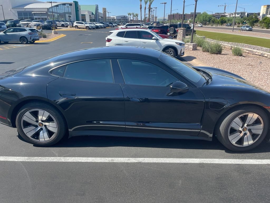 Used 2022 Porsche Taycan RWD image 4