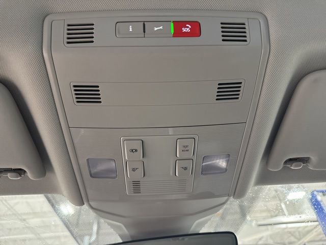 Certified 2025 Volkswagen Jetta SE FWD image 30
