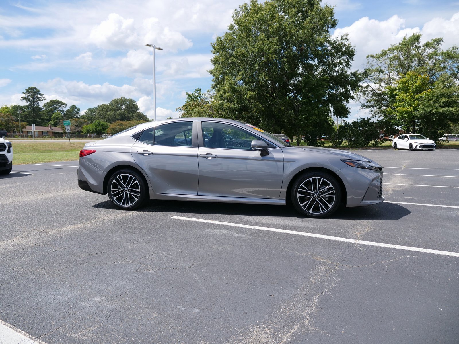 Used 2025 Toyota Camry XLE image 3