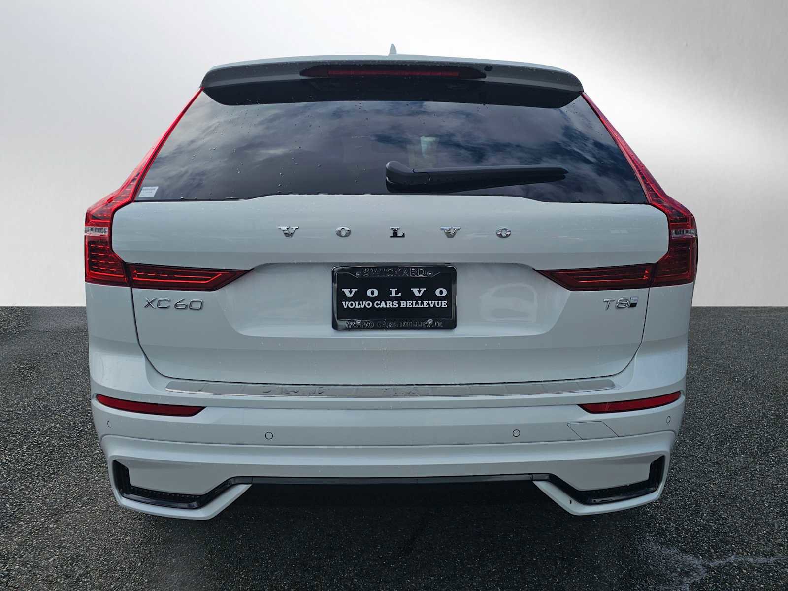 Certified 2025 Volvo XC60 T8 Plus w/ Protection Package Premier image 4