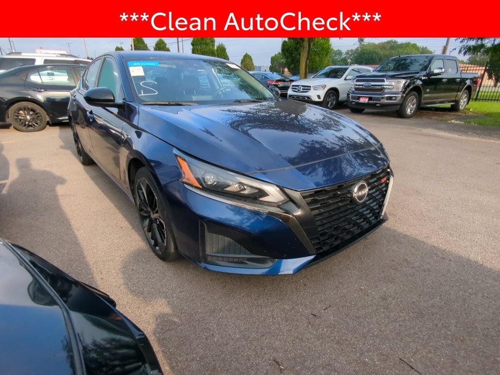 Used 2023 Nissan Altima 2.5 SR FWD image 3