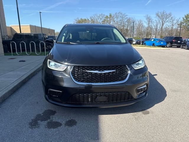 Used 2023 Chrysler Pacifica Touring-L image 7