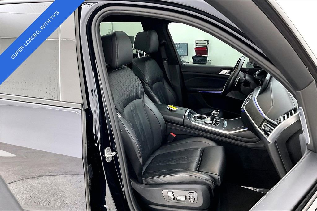 Used 2020 BMW X7 M50i image 11